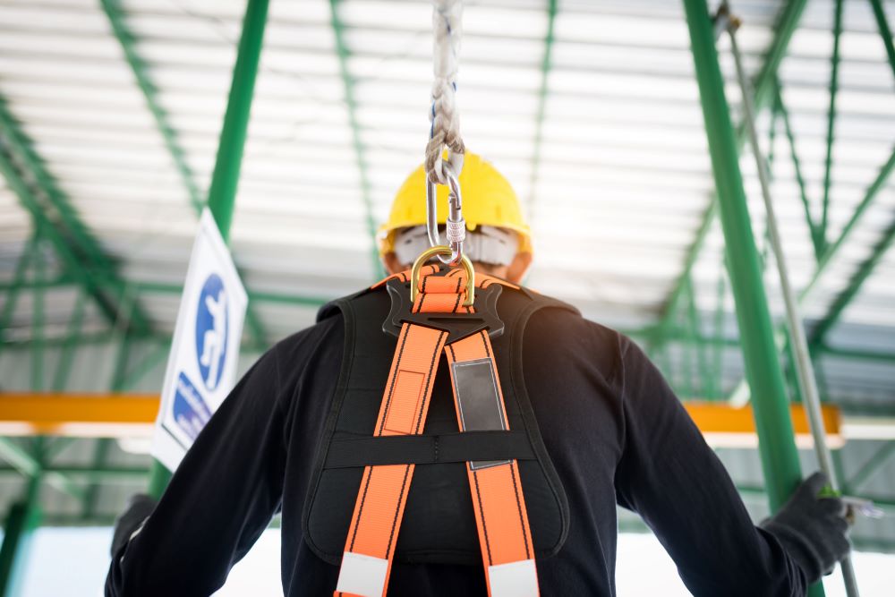 man with critical safety tips for scaffolding